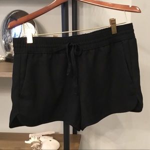 Banana republic black rayon shorts with pockets🖤